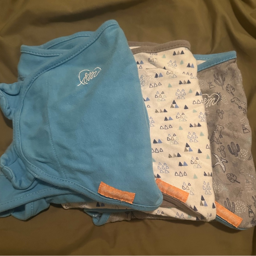 3 pack of swaddles